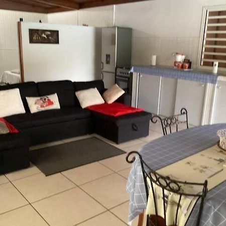 Appartement Dans Propriete Reposante Saint-Benoît 외부 사진